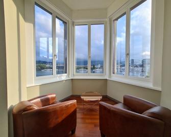 Lucerne Lake View Apartments - Lucerne - Living room