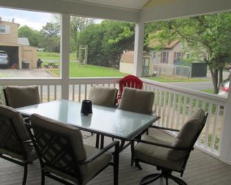 Cottage with Harbor and Chesapeake Bay View in Rock Hall, MD - Rock Hall - Патіо