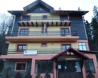 Gura Padurii - Sinaia - Building