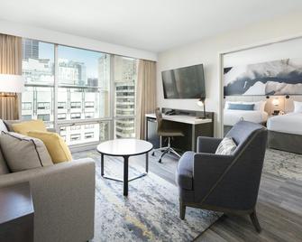 Delta Hotels by Marriott Vancouver Downtown Suites - Vancouver - Living room