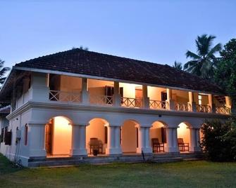 Restored150 yr Old Mansion - Granary experience - Palakkad - Building