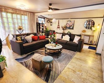 카사 벨라 바콜로드 - 바콜로드 - 거실