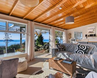 Hilltop Heaven - Kaiteriteri Holiday Home - Kaiteriteri - Pokój dzienny