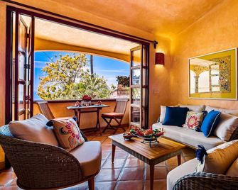 Private, Beach Access, Ocean View, Walkable to Town, Daily Maid Service, WiFi! - Puerto Vallarta - Living room