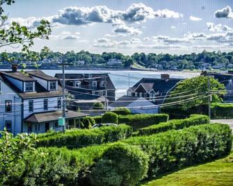 Newport - Exclusive Renfrew Park Beach House Waterview Apartment, Central A/C - Middletown - Dış görünüm
