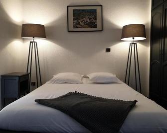 Logis Hotel Le Relais Des Dix Crus - Corcelles-en-Beaujolais - Bedroom