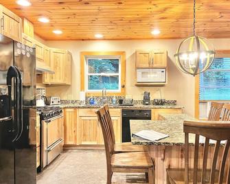 Cascade Mountain Chalet - Wilmington - Bucătărie