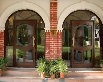 Hotel Allahabad Regency - Prayagraj - Building