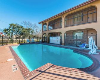 Econo Lodge San Marcos University Area - סן מרקוס - בריכה