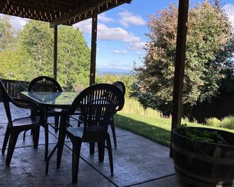 Spacious Single Party B&B – walking distance to downtown! - Dundee - Balcony