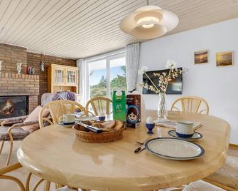 3 Bedroom Nice Home In Rømø - Romo - Dining room