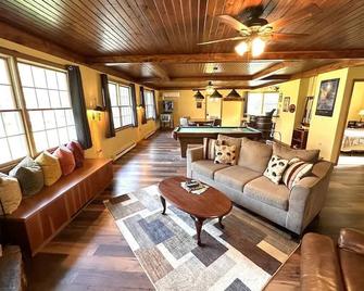 The Game Cabin at Rustic River - Austinburg