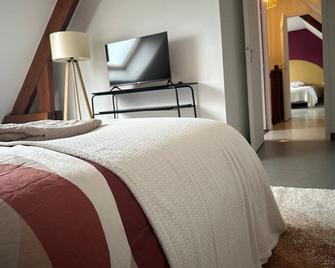 Maison Seventies climatisée, parking privé - Chablis - Chambre