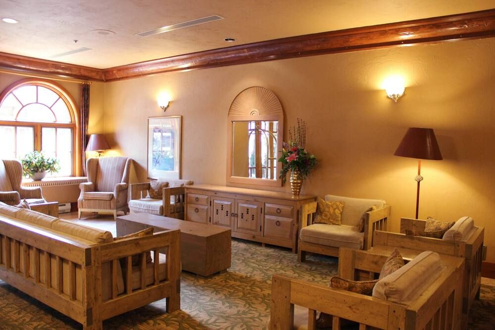 Banff Caribou Lodge & Spa C$ 141 (C̶$̶ ̶1̶,̶5̶8̶9̶). Banff Hotel