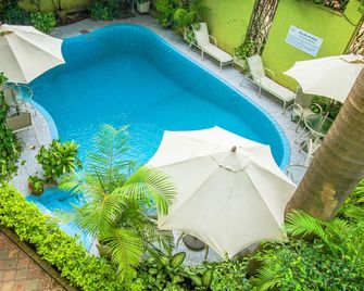 Dolce Vita Resort Hotel - Buyumbura - Piscina