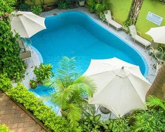 هوتل دولتشي فيتا ريزورت - بوجومبورا - حوض السباحة