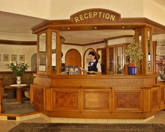 City Partner Hotel Strauss - Wurzburg - Receptionist