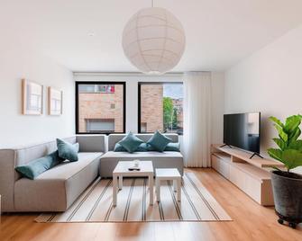 Cora 96 Street Apartments - Bogotá - Living room