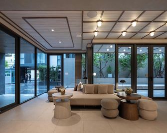 The Moment - Banguecoque - Hall