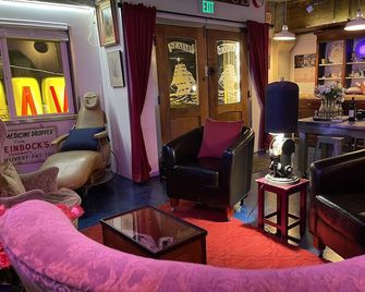 1 of a kind - Astoria - Lounge