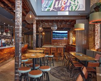 ذا لَكي هوتيل - نيوكاسل - بار