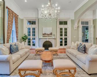 Grand 3-Story c.1871 Home with Chef's Kitchen & Parking by Lucky Savannah - Savannah - Living room