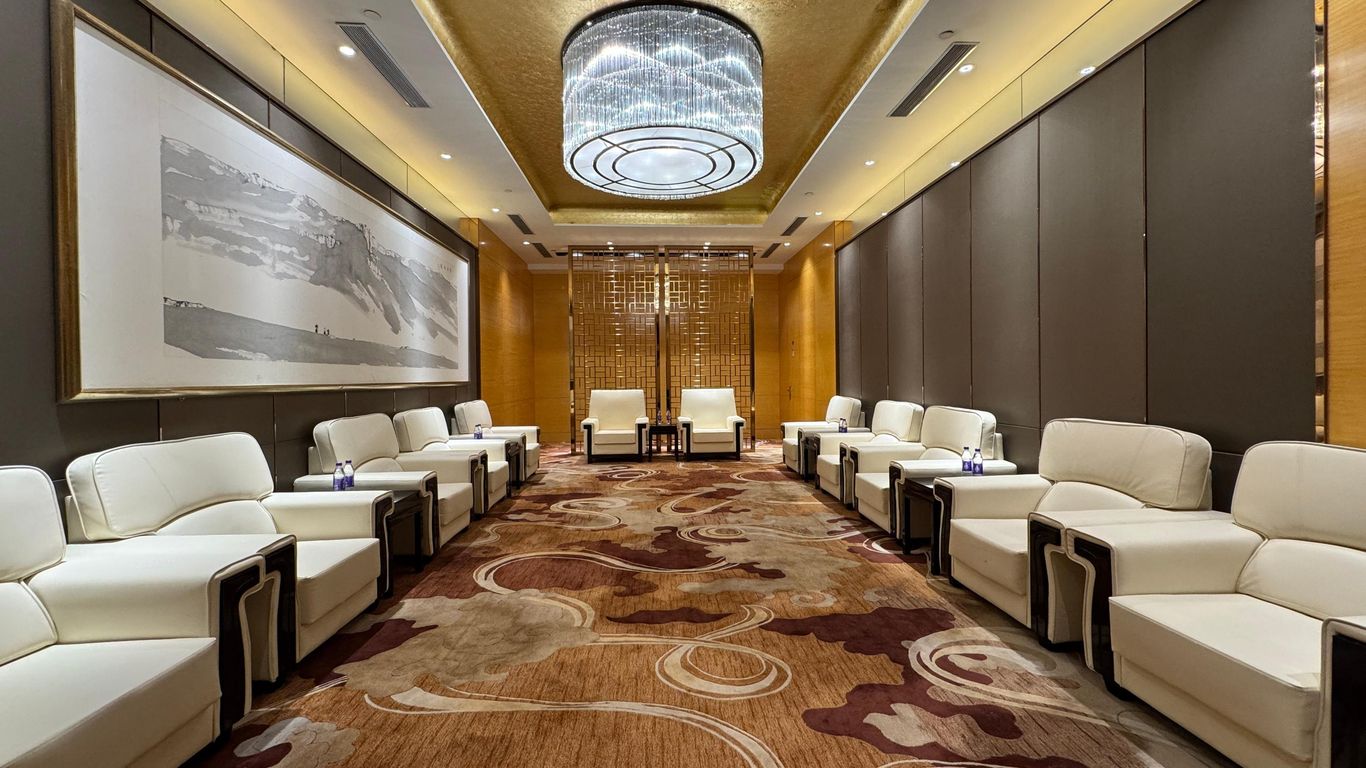 كراون بلازا لانتشو باي آيتش جي