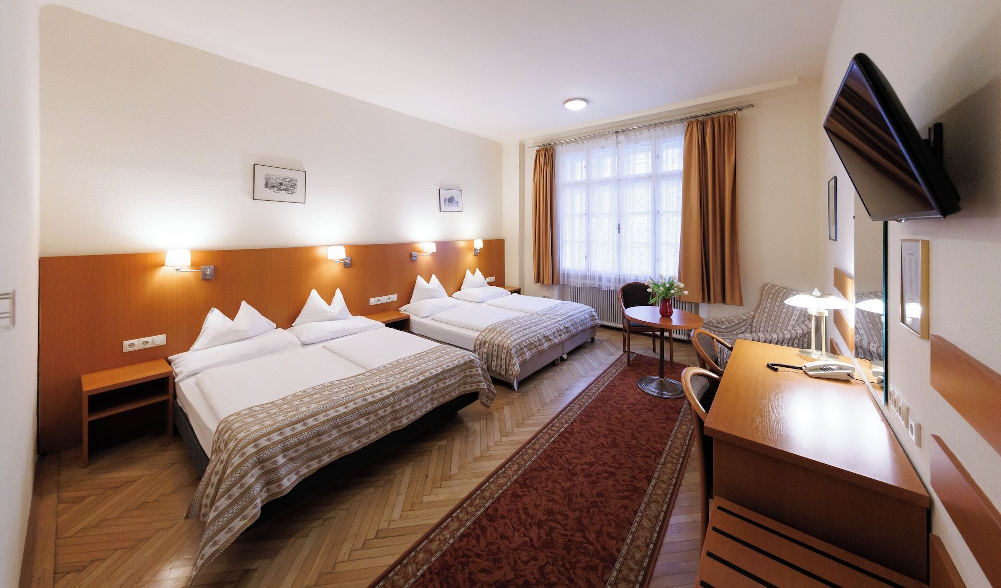 فندق بنسيون كونتيننتال