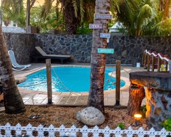 Homerez - Villa with sea view in Coteau Raffin - La Gaulette - Piscine