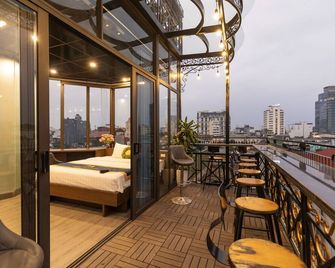 Lighthouse & Rooftop - האנוי - מרפסת