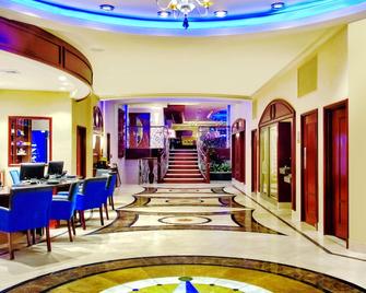 Viana Hotel and Spa, Trademark Collection by Wyndham - Westbury - Lobby