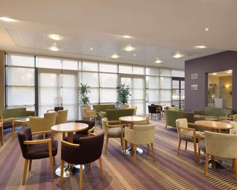Ramada Plaza by Wyndham Wrexham - Wrexham - Restaurace