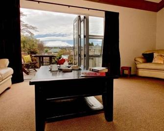 Much Loved Holiday Chalet - Ohakune - Dining room