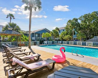 Folliday Inn - The Coronado - Room 11 - Folly Beach - Piscina