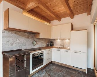 Apartment 'Bawiglbach Grosskarneid' with Mountain View, Shared Terrace and Wi-Fi - Lüsen - Keuken