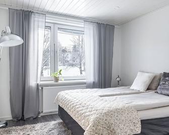Cozy 1BR Apartment next to the Beach with Free Parking - Lahti - Bedroom