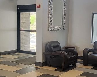 The Royal Inn & Suites - Akron