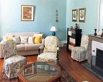 Charming residence with large park for 10 people in Cestas near Bordeaux - Cestas - Salon