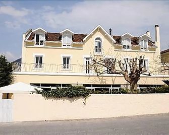 Hôtel Restaurant La Chaumière - Voiron - Bâtiment