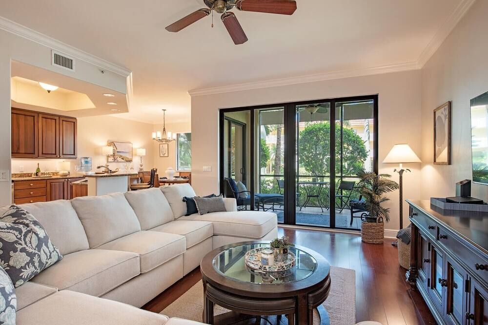 Naples Bay Resort- close to beaches and downtown - נייפלס - סלון