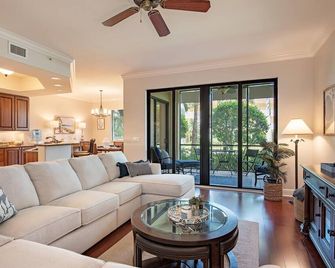 Naples Bay Resort- close to beaches and downtown - נייפלס - סלון