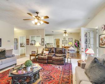 Starkville Vacation Rental about 2 Mi to MSU! - Starkville - Wohnzimmer