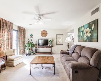 Long-Term Stays - Germantown - Germantown - Living room