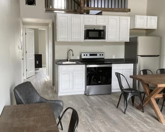 Salty Cedar Cabin #5 - Monroe City - Cocina