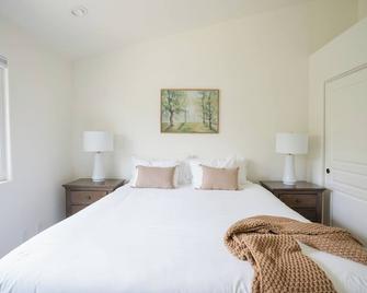 Large Home! Huge Backyard, Hot Tub, Pet Friendly & Beach's a short drive away - Soquel - Habitación