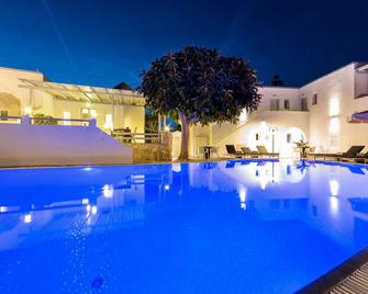 阿內莫米洛斯住宅酒店 - 帕羅斯島 - 納烏薩 - 游泳池