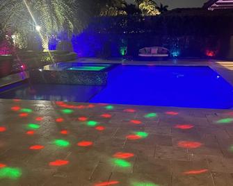 Super Luxury 5br House With Pool In Maimi - Miami Lakes - Pool