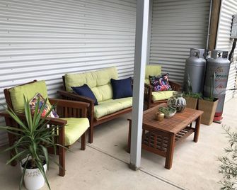 Serenity - Downstairs apartment with views and privacy - Normanville - Patio