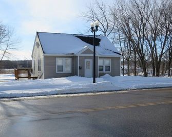 The Mulberry House near the south shore of Big Stone Lake - Ortonville - Building