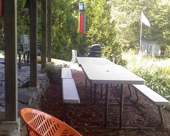 Waterfront tiny house cottage! Nautical, kayaks to use! - Boothbay Harbor - Patio